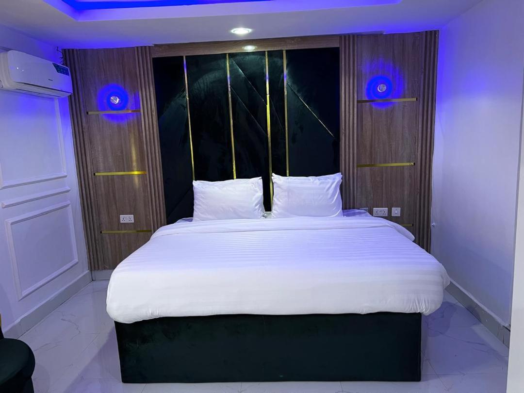 Villa Palazzo Hotel 2 Ikeja Buitenkant foto